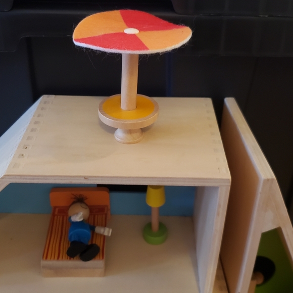 Hape Dollhouse w/ accessories - Picture 4 of 9